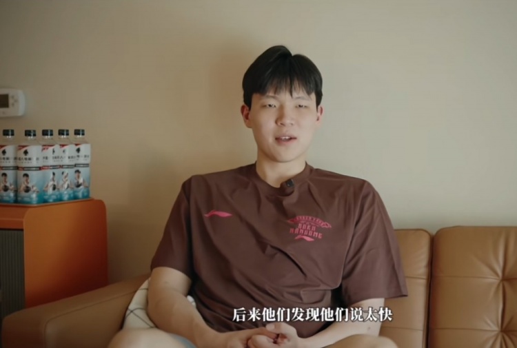 开云小组-杨瀚森谈新秀赛季三大关键词：头疼、适应、漫长